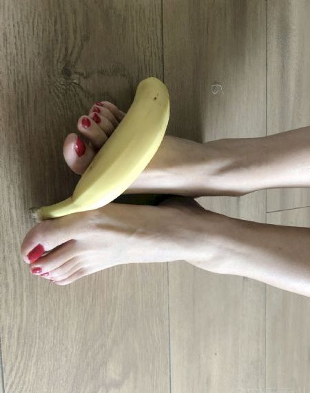 日韩空姐泳装美女图片_BD在线手机播放