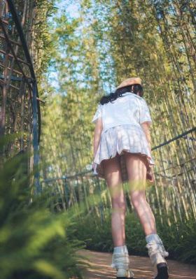 《年轻女教师3》韩国_超清免费播放